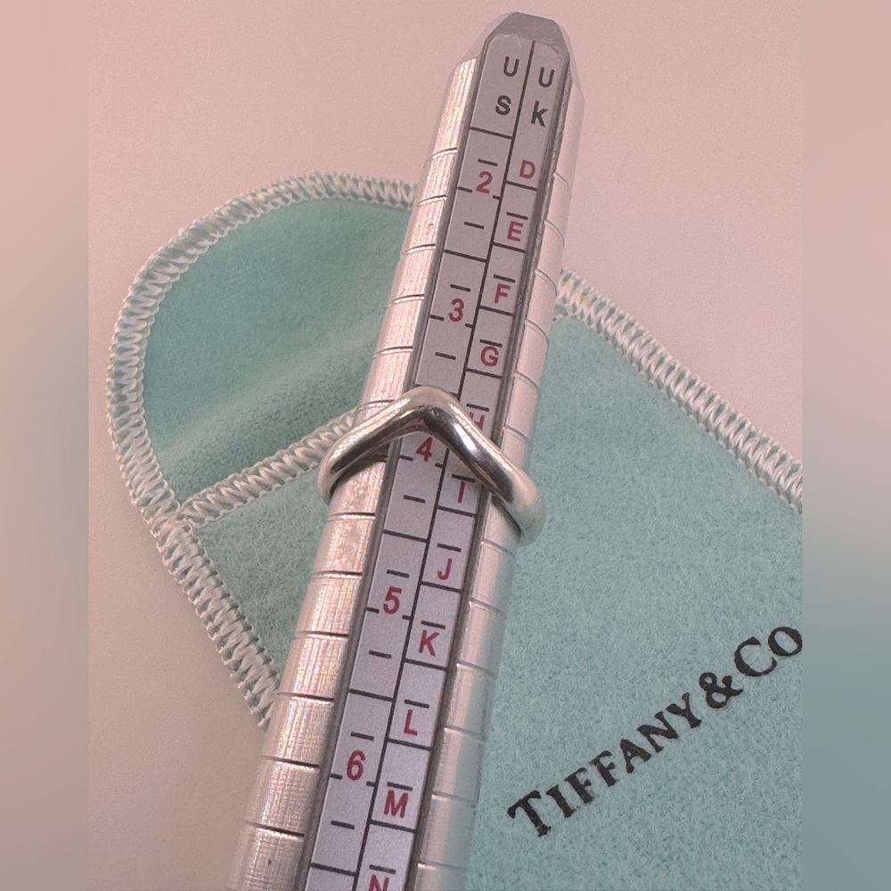 Tiffany & Co Wave Ring 925 Spain Size 4 Rare Sculptural Band Elsa Peretti - Picture 5 of 11